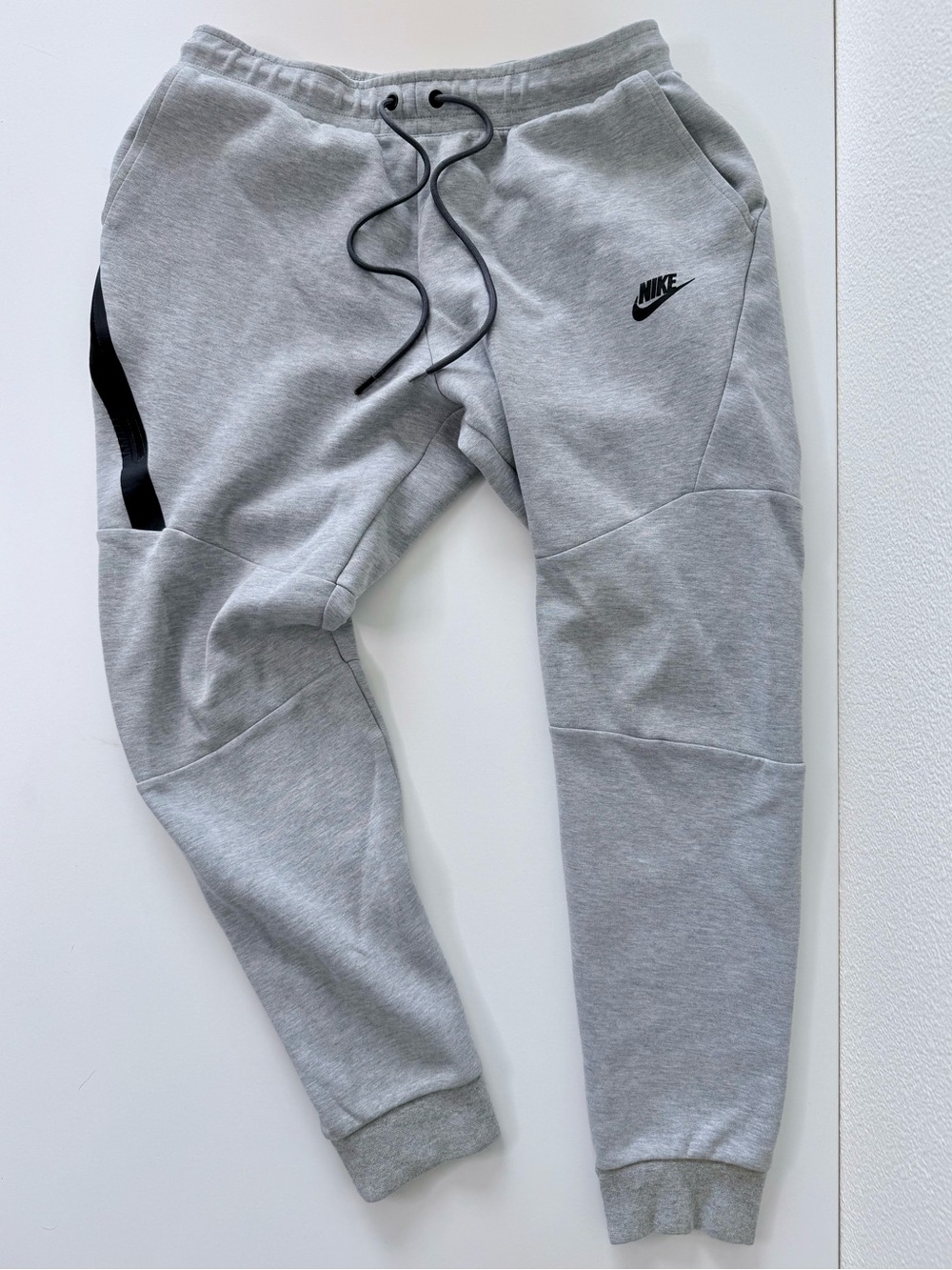 Nike Tech Fleece Joggers Grey Black Zipper Pocket Sweatpants Size M 805162-063